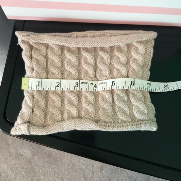 πHost Pickπ βοΈ Beanie and Scarf βοΈ - Picture 4 of 6